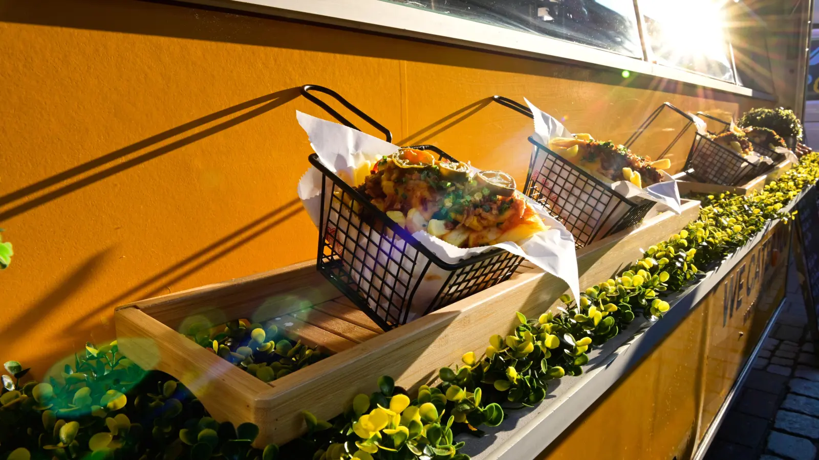 Es muss nicht immer Blumenschmuck sein: Auch Pommes-Variationen eignen sich offenbar als Dekoration. (Foto: Jim Albright)