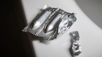 Gewusst wie: Diese Tipps helfen beim Einführen von Zäpfchen. (Foto: Christin Klose/dpa Themendienst/dpa-tmn)