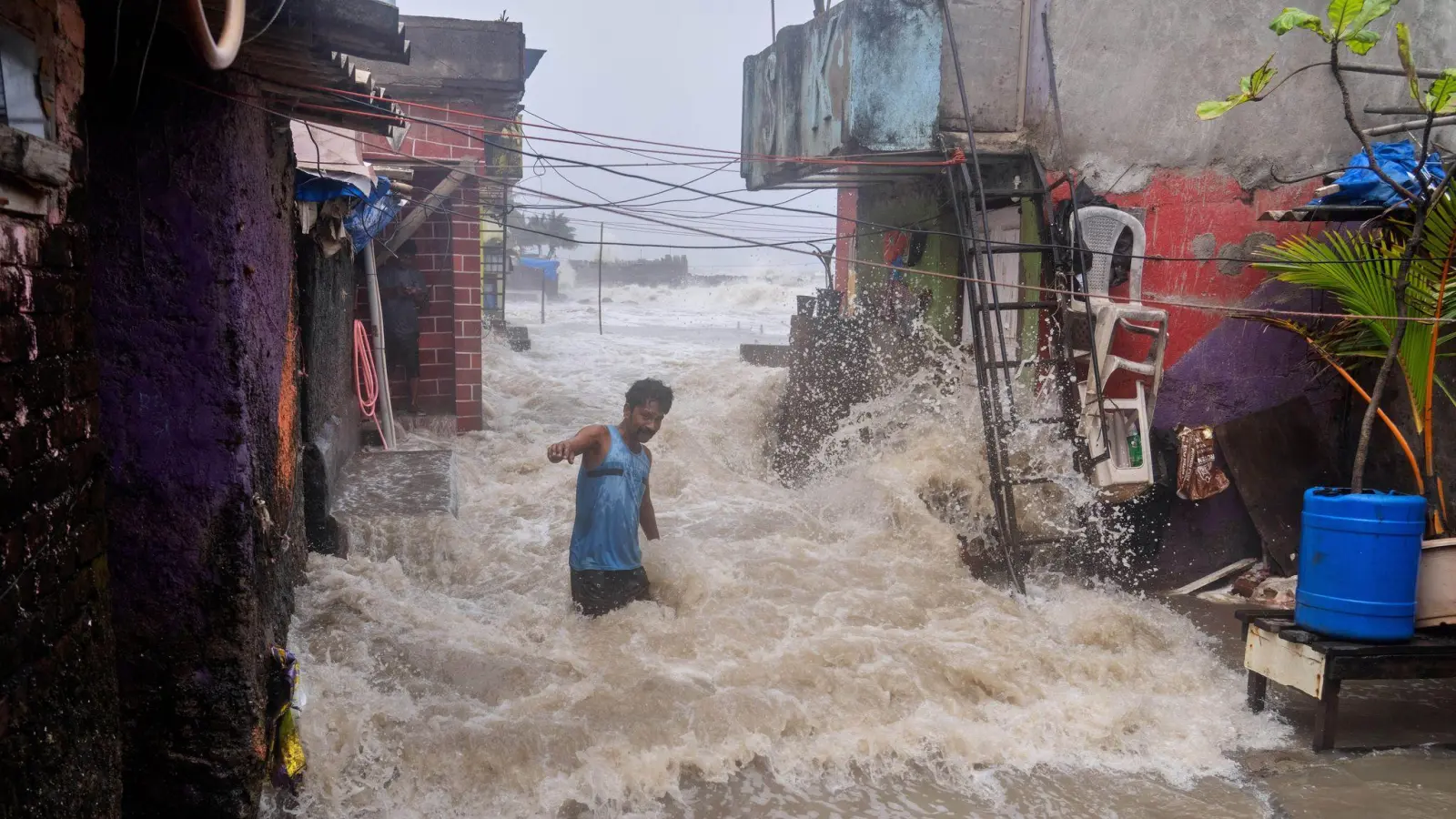 Flut in Indien (Foto: Rafiq Maqbool/AP/dpa)