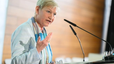 Die Hamburger Bischöfin Kirsten Fehrs könnte auf der Synode in Würzburg wieder zur EKD-Ratsvorsitzenden gewählt werden. (Archivbild) (Foto: Julian Stratenschulte/dpa)