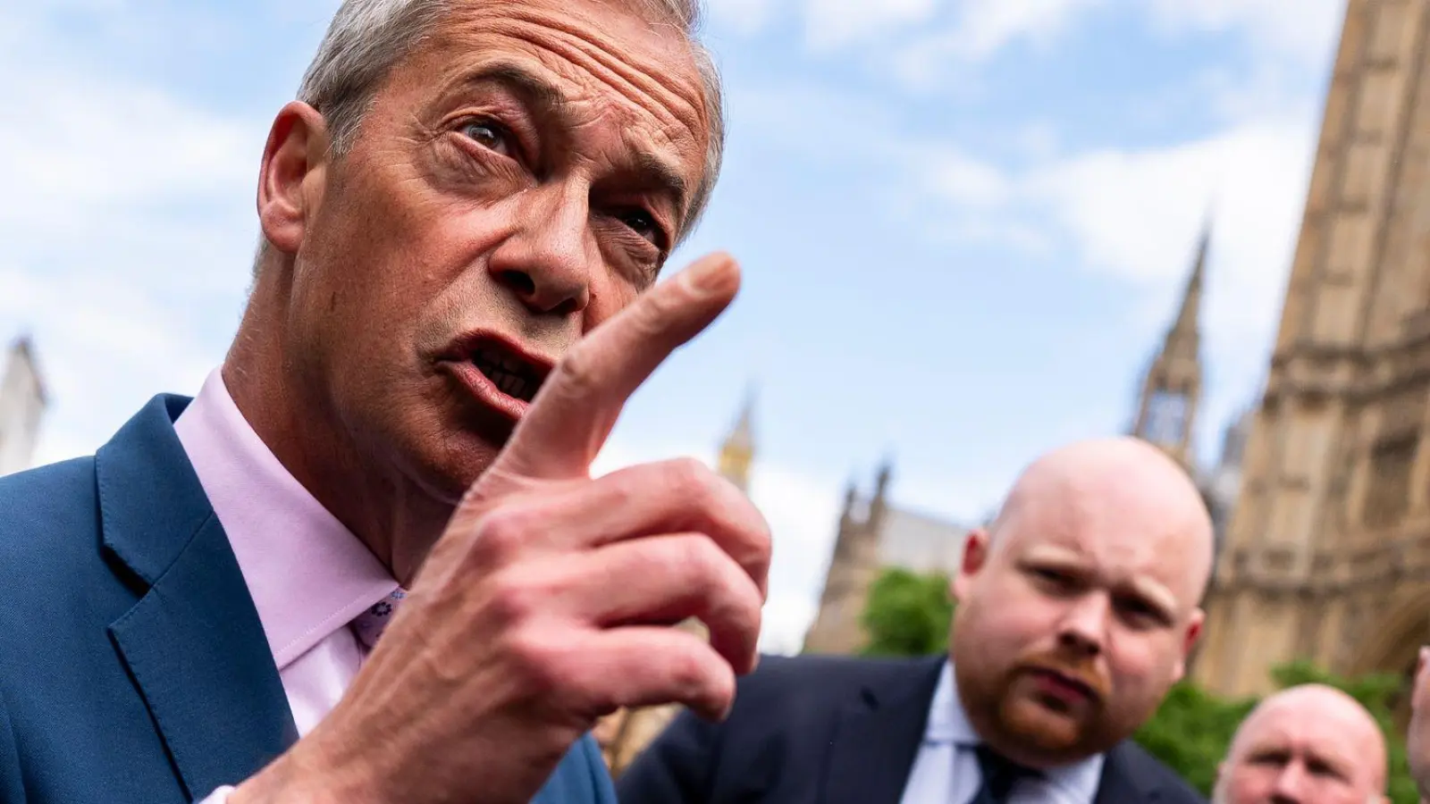 Der Chef der rechtspopulistischen Partei Reform UK legt sein Mandat nieder. (Archivbild) (Foto: Jordan Pettitt/PA Wire/dpa)