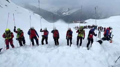 Mehr als 60 Rettungskräfte waren bei der Suche im Einsatz. (Foto: -/Italienische Bergwacht/dpa)