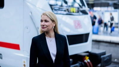 Die neue Bahnchefin, Evelyn Palla, will den Konzern neu aufstellen. (Archivbild) (Foto: Christoph Soeder/dpa)