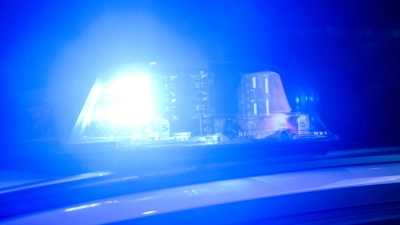 Weitere Details zu dem Unfall waren zunächst nicht bekannt. (Symbolbild) (Foto: Julian Stratenschulte/dpa)