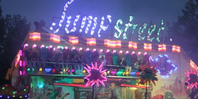 Festplatzbetrieb mit verschiedenen Fahrgeschäften für Klein und Groß. (Foto: Hans-Bernd Glanz)