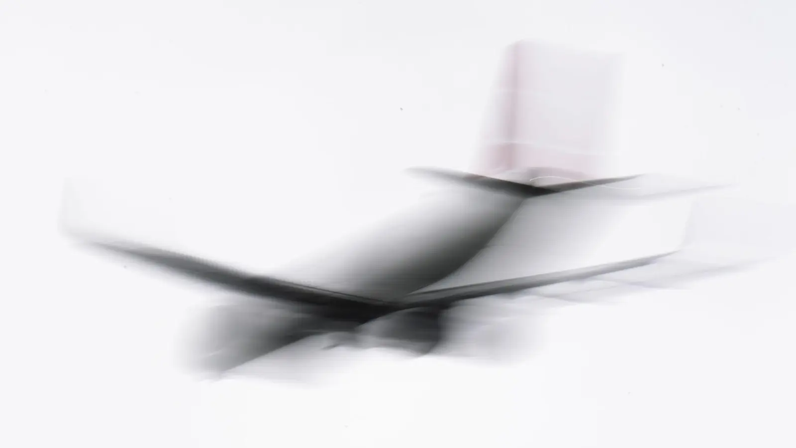 273 Fluggästen brachte die Störung an einem Triebwerk eine zusätzliche Nacht in Brindisi. (Symbolfoto) (Foto: Julian Stratenschulte/dpa/dpa-tmn)