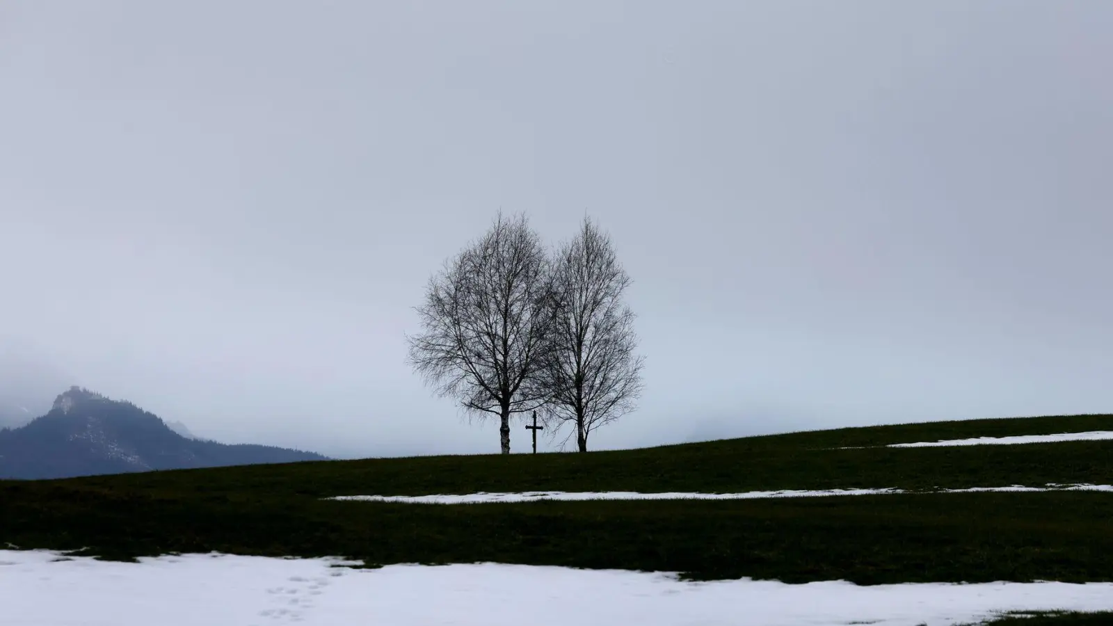 Kälte, Glätte und Nebel dominieren das bayerische Wetter. (Archivbild) (Foto: Karl-Josef Hildenbrand/dpa)