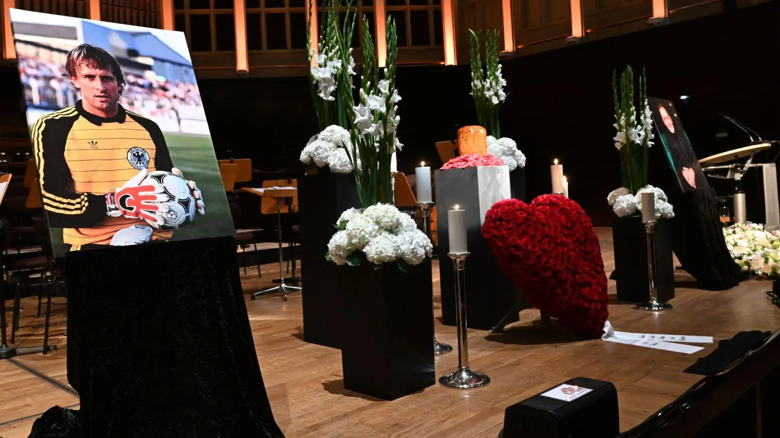 Die Trauerfeier fand im Bremer Konzerthaus „Die Glocke (Foto: Carmen Jaspersen/dpa)