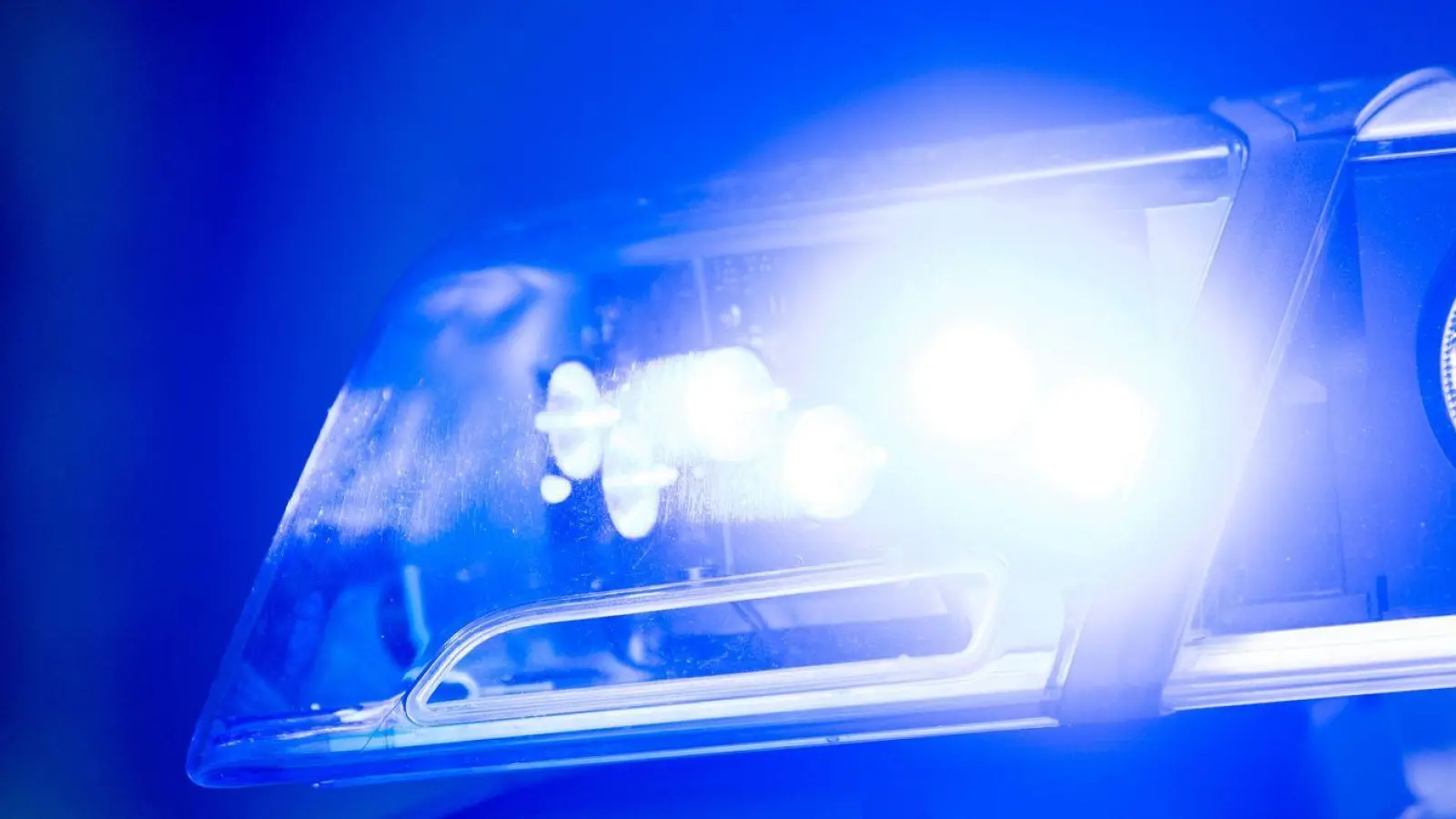 Bei einer Geschwindigkeitskontrolle am Autobahnkreuz Memmingen stellte die Polizei mehr als 200 Verstöße fest. (Symbolbild) (Foto: Lino Mirgeler/dpa)