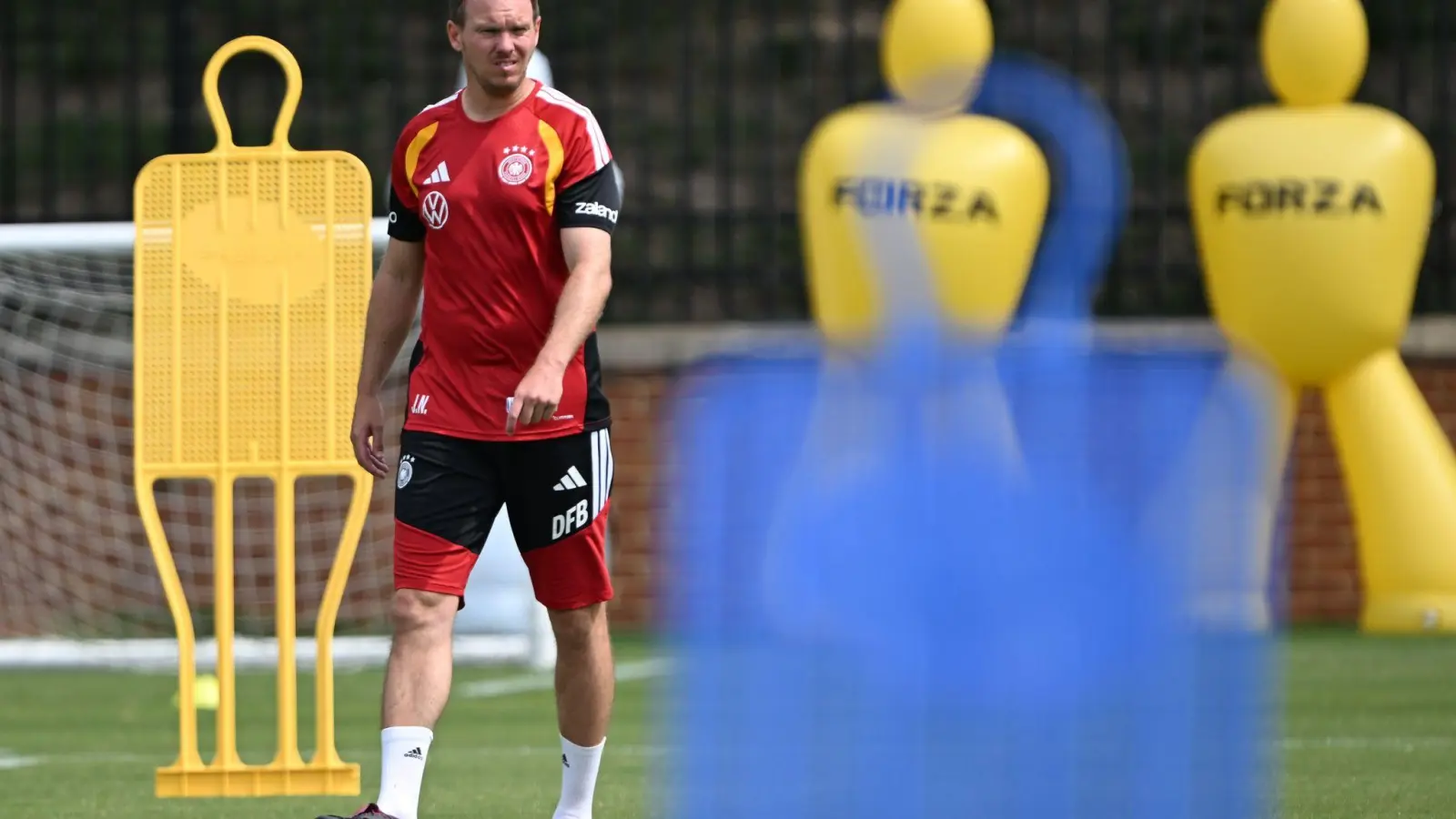 Die Nationalmannschaft hat im WM-Camp drei Trainingsplätze zur Verfügung.  (Foto: Federico Gambarini/dpa)