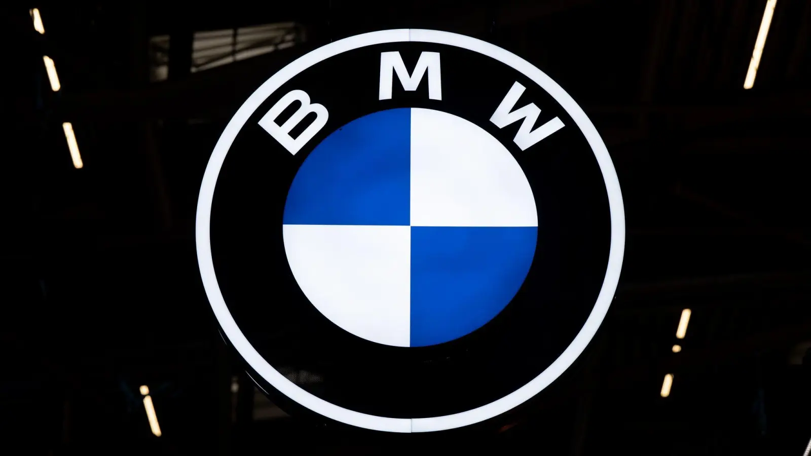 BMW ruft weltweit Hunderttausende Autos wegen Problemen am Starter zurück. (Foto: Sven Hoppe/dpa)