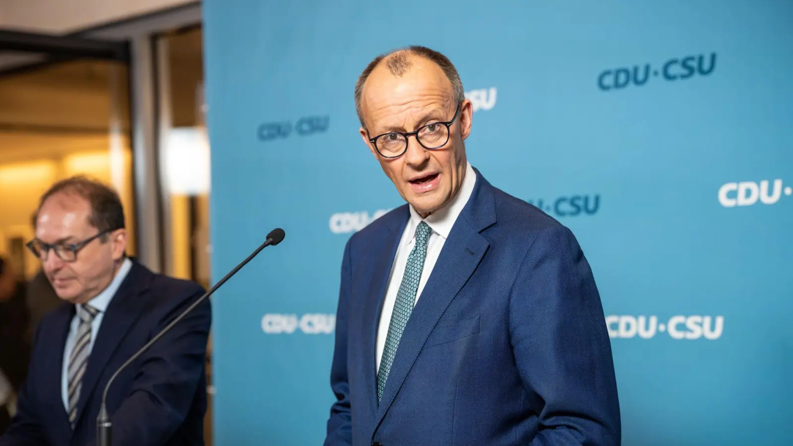 Die Union möchte sich zu aktuellen Migrationsthemen mit zwei Anträgen und einem Gesetzentwurf im Bundestag positionieren.  (Foto: Michael Kappeler/dpa)