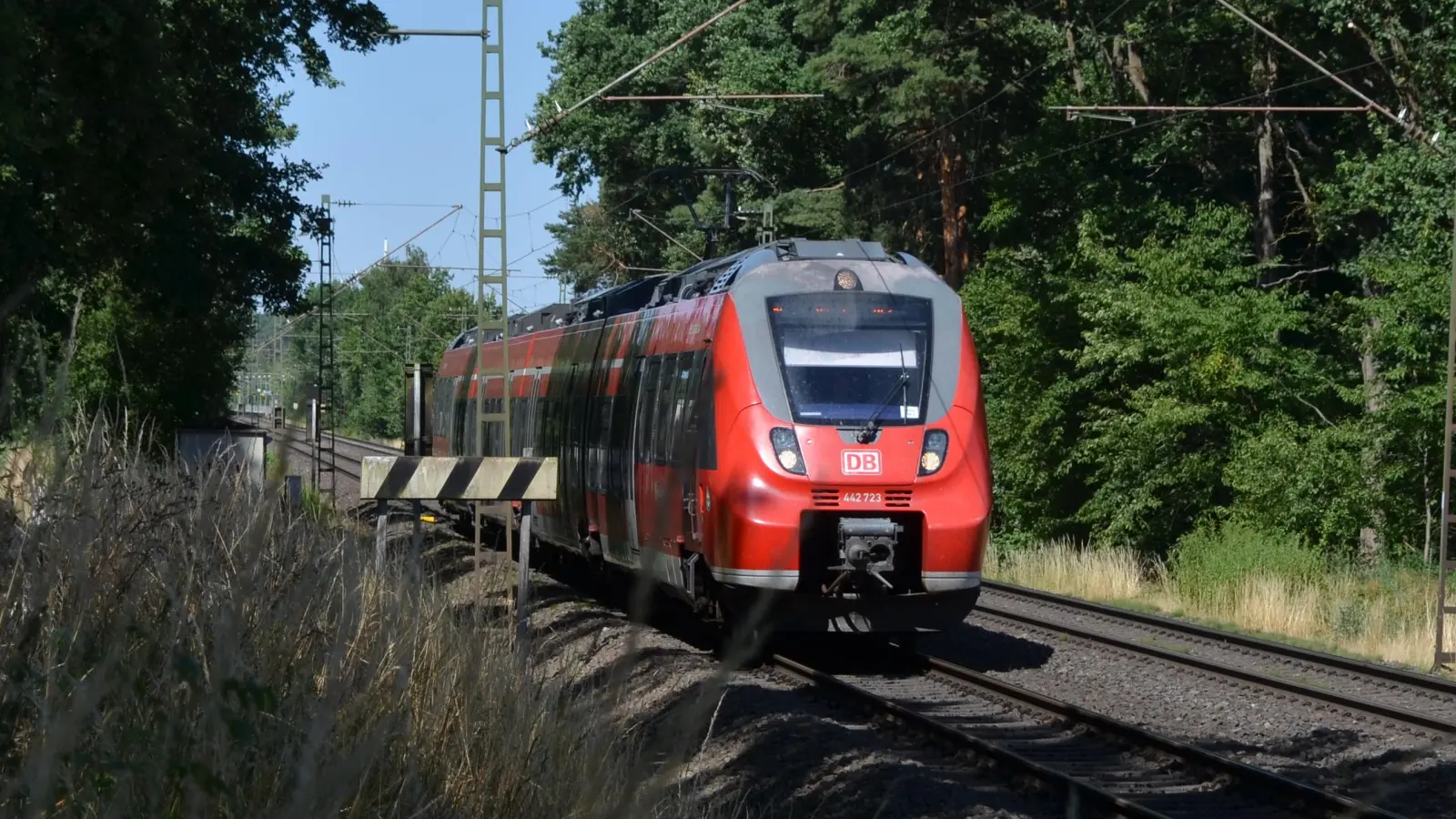 Der Streckenabschnitt zwischen Wiedersbach und Dombühl war am Mittwoch für knapp 40 Minuten gesperrt. (Symbolbild: Johannes Hirschlach)