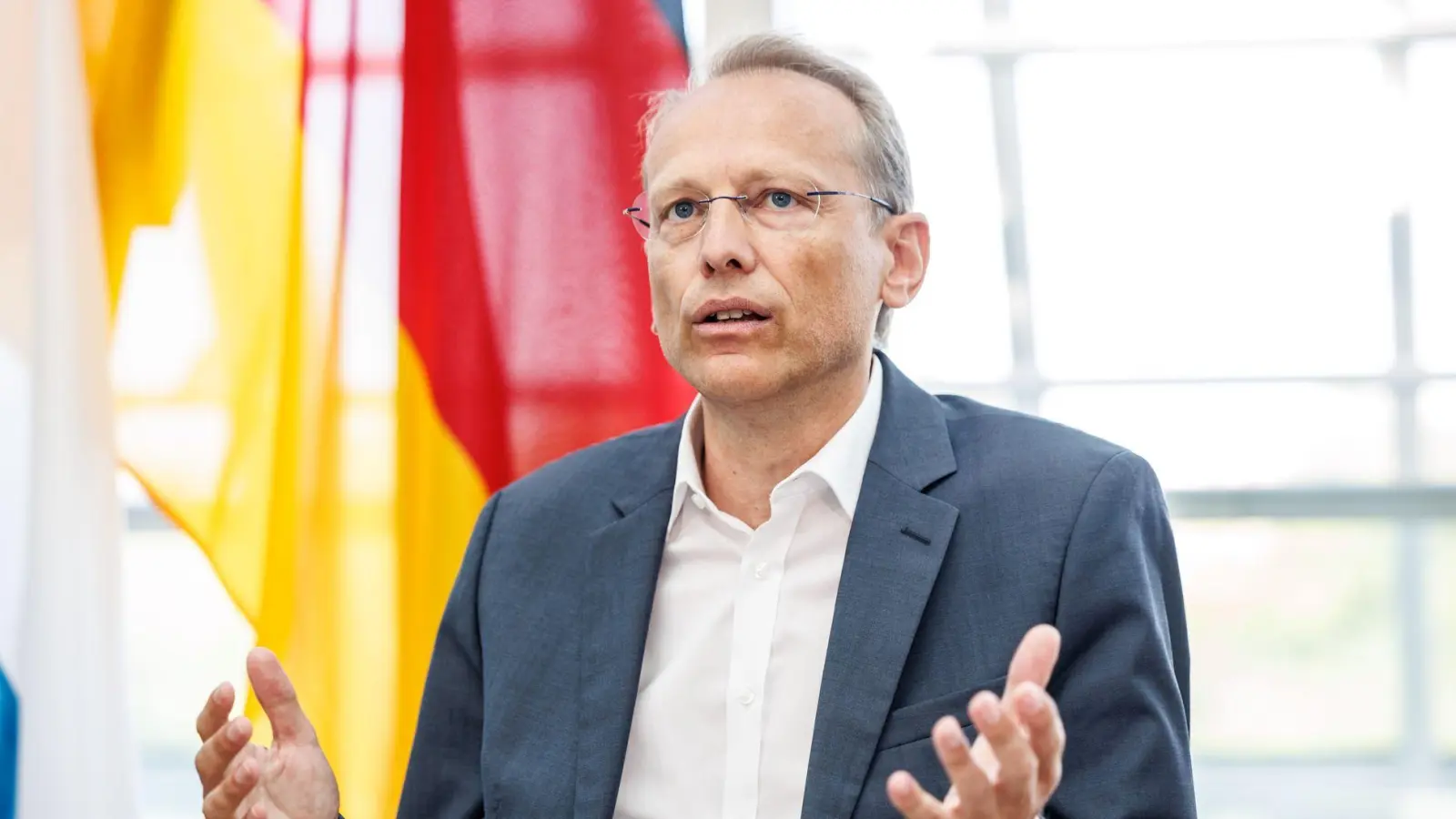 Nach seiner ersten Amtszeit ist Bernhard Stiedl für weitere vier Jahre zum bayerischen DGB-Chef gewählt worden. (Archivbild) (Foto: Matthias Balk/dpa)