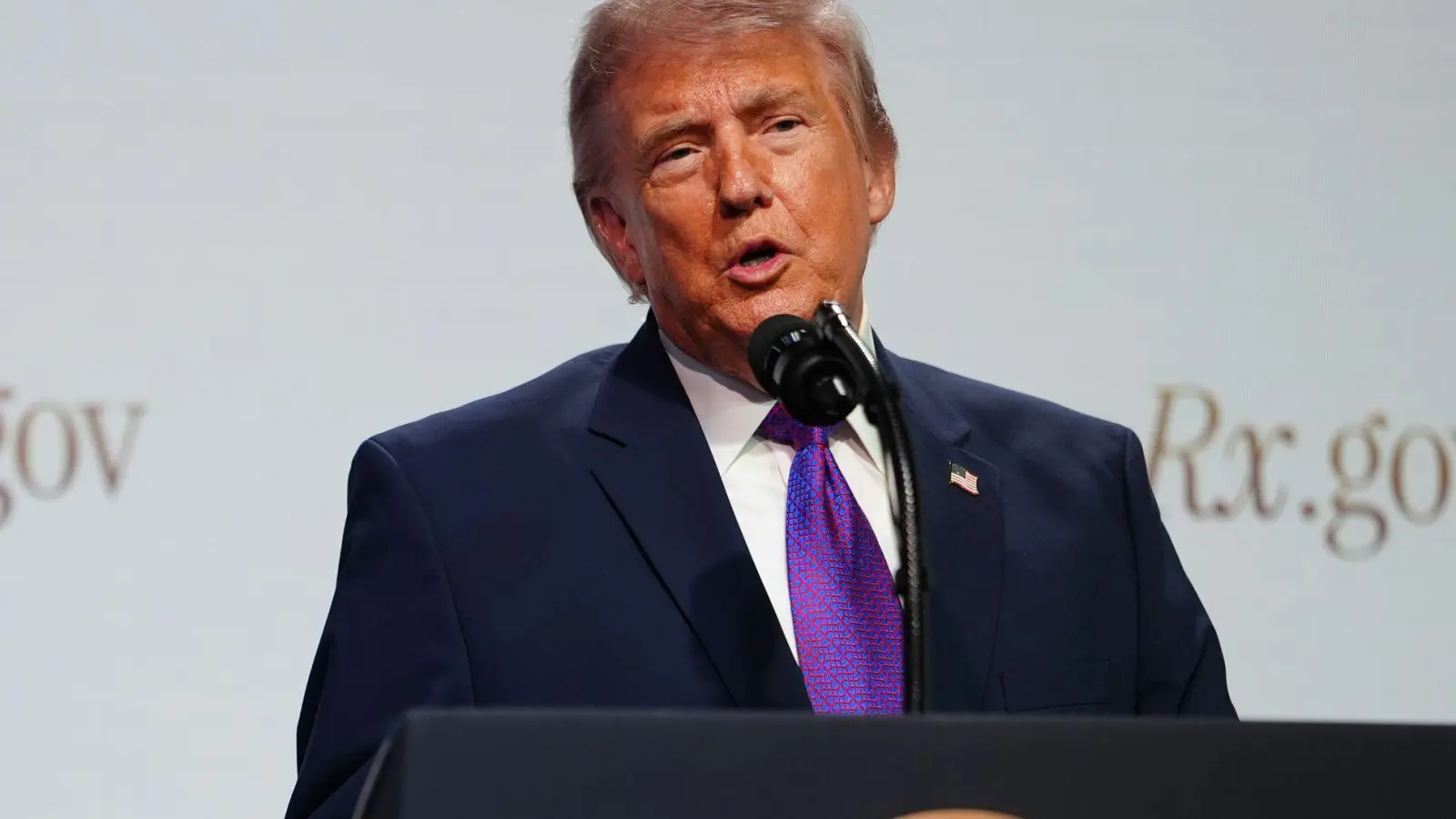 Trump will einen angeblich geplanten Angriff auf den Iran gestoppt haben. (Foto: Julia Demaree Nikhinson/AP/dpa)