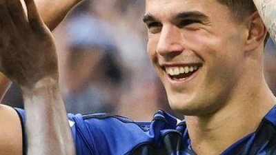 Brach den Tor-Bann des HSV: Luka Vuskovic (r).  (Foto: Christian Charisius/dpa)