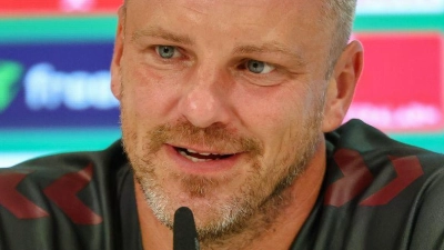 Lukas Kwasniok freut sich auf sein Bundesliga-Debüt - trotz aller Regeln (Archivbild).  (Foto: Daniel Löb/dpa)