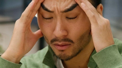 Wer sich im Job immer für alles verantwortlich fühlt, spürt irgendwann die Folgen - für die Gesundheit und die Karriere. (Foto: Franci Leoncio/Westend61/dpa-tmn)