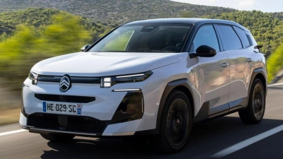 Etwas länger und breiter: Der neue Citroën C5 Aircross hat zwar auch „nur” fünf Sitzplätze, bietet aber insgesamt mehr Platz. (Foto: Adrien Cortesi/Stellantis/Citroën/dpa-tmn)
