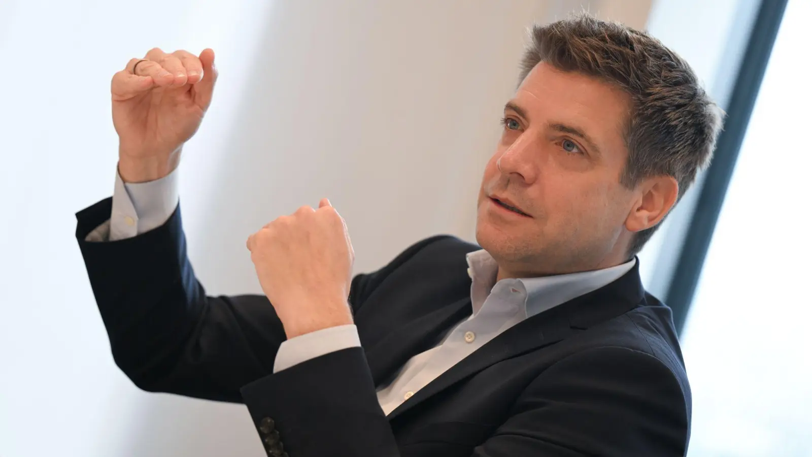 Stoy: „Wir haben ein paar offensichtliche Lücken im Angebot, die wir so zügig wie möglich schließen wollen.“ (Foto: Arne Dedert/dpa)