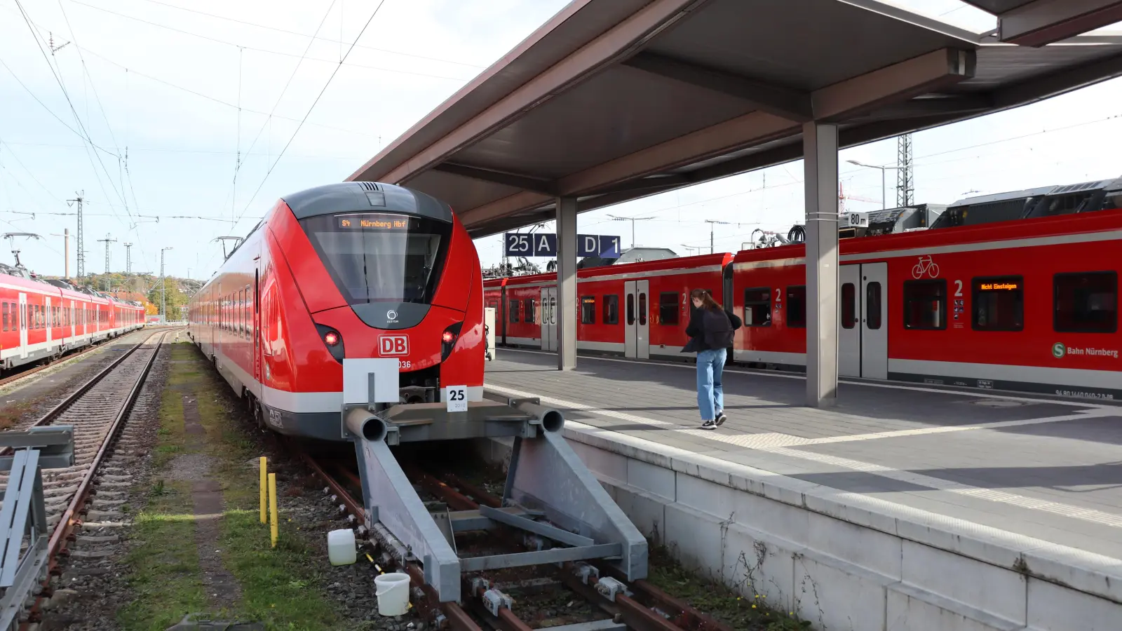 Bisher verkehrt die S-Bahn aus Nürnberg nur bis zum Bahnhof Ansbach (im Bild) und manche Züge weiter bis Dombühl. Ab Dezember wird die Linie über Schnelldorf bis nach Crailsheim verlängert. (Foto: Thomas Schaller)