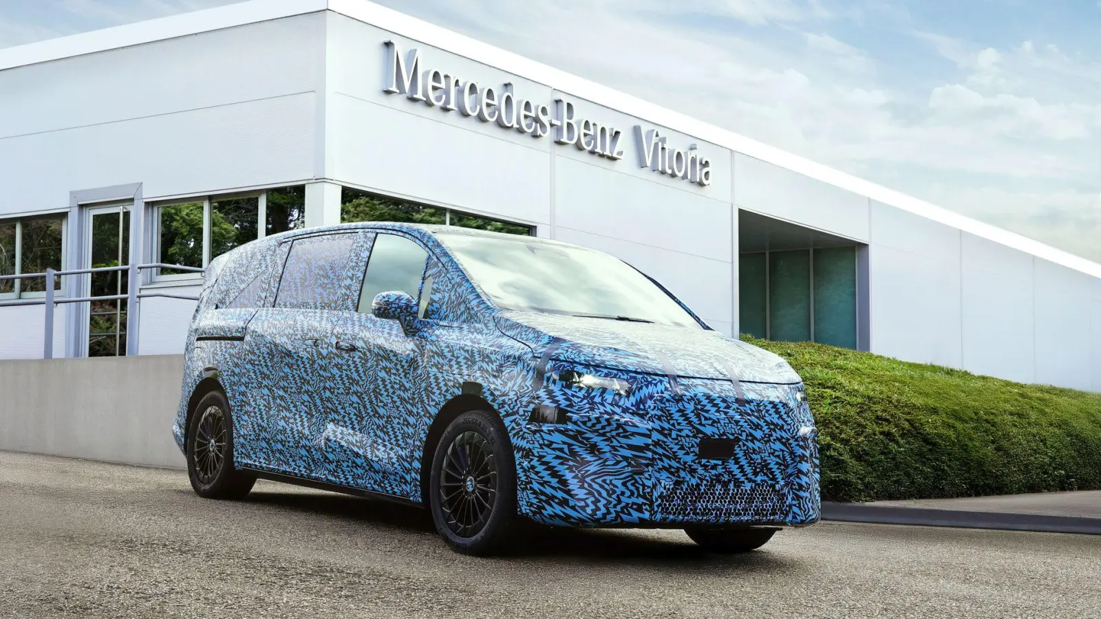 Mercedes startet 2026 mit der neuen V-Klasse mit dem VLE mit einer Reichweite von über 500 Kilometern und Allradlenkung. (Foto: Mercedes-Benz AG/dpa-tmn)