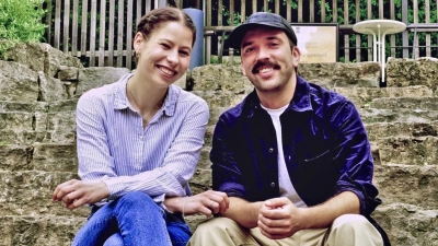 Bringen E. T. A. Hoffmanns Novelle „Der Sandmann” im Nixel-Garten auf die Bühne: Meike Pintaske und Mario Schnitzler. Premiere ist am Donnerstag, 9. Juli. (Foto: Elke Walter)