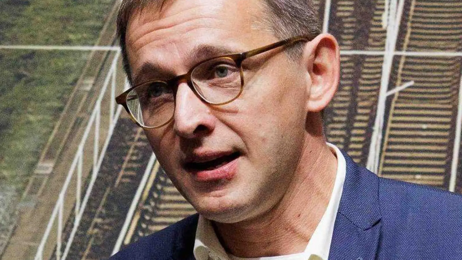 Der Chef der DB InfraGo, Philipp Nagl, hofft auf mehr Pünktlichkeit nach der Sanierung besonders heikler Strecken ab 2029. (Archivbild) (Foto: Carsten Koall/dpa)