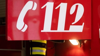 Ein Fahrzeug der Berufsfeuerwehr. (zu dpa: «Touristen folgen Navi und bleiben auf Forstweg stecken») (Foto: Niklas Treppner)