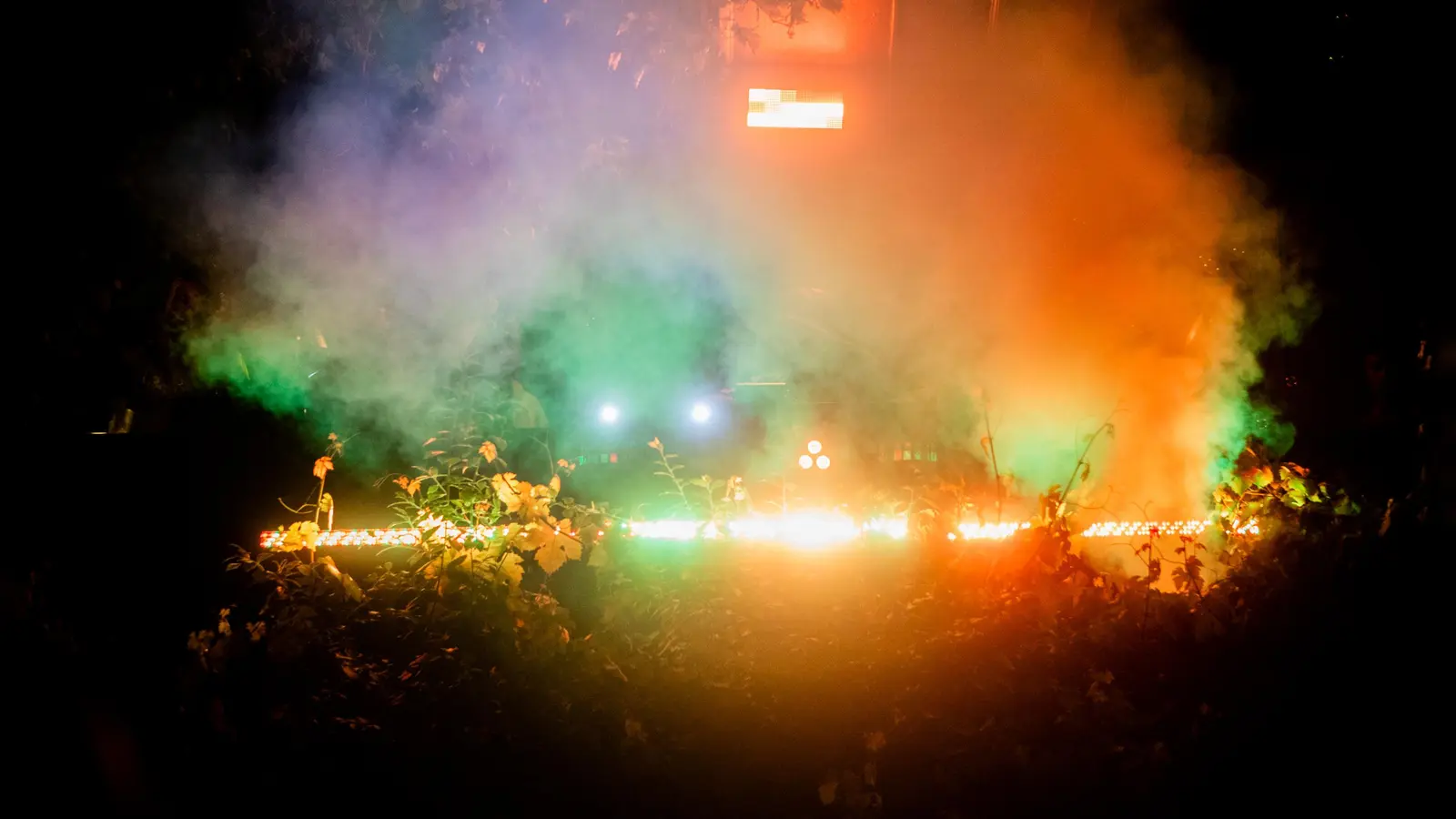 Lichtspektakel zu Elektroklängen im Nennichshof. (Foto: Evi Lemberger)