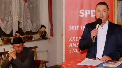 Am Freitag bewarb sich Frank Reisner (rechts) noch bei der SPD um die OB-Kandidatur. Michael Jakob, sein letztlich erfolgreicher Mitbewerber, saß dabei. (Archivbild: Oliver Herbst)