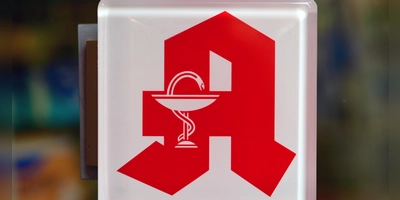 Versandapotheken machen es denen vor Ort schwer: Sie bieten den Kundinnen und Kunden günstige Preise und auch rezeptpflichtige Medikamente an. (Symbolbild: Jim Albright)