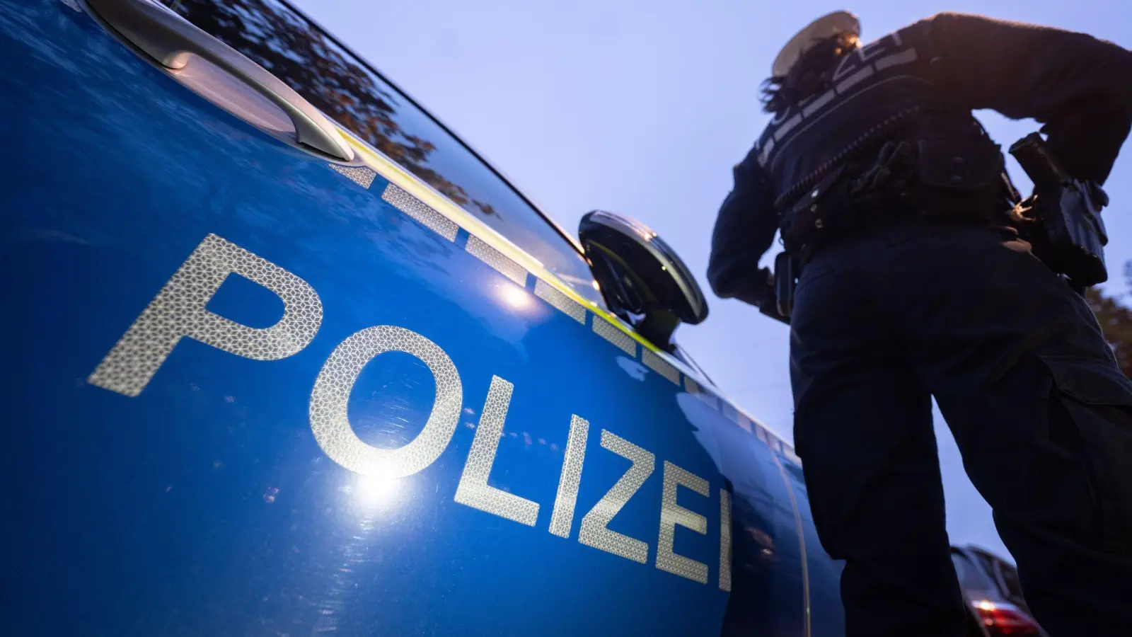 Die Polizei war nach eigenen Angaben mit rund zehn Streifen vor Ort. (Symbolbild) (Foto: Marijan Murat/dpa)