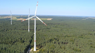 Drehen sich oberhalb von Uehlfeld schon bald Windräder? Derzeit gibt es einen wahren Ansturm auf das Vorranggebiet nördlich von Uehlfeld Richtung Vestenbergsgreuth am steinernen Kreuz. (Symbolbild: Andrea Walke)