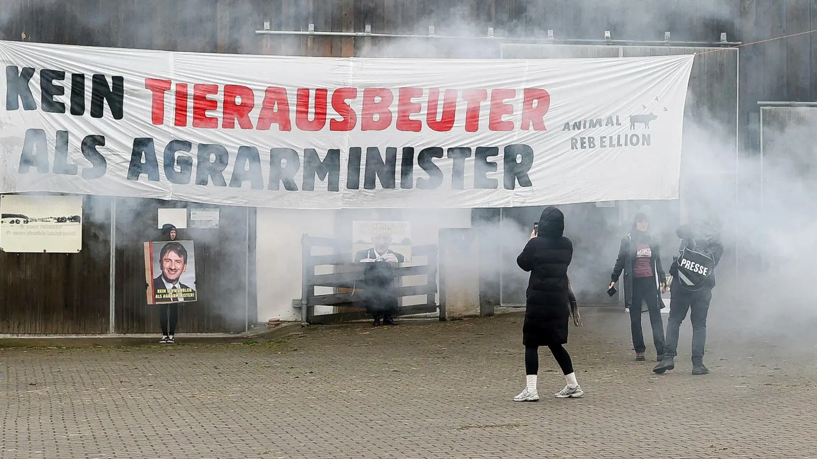 Die Gruppe „Animal Rebellion“ hatte nach eigenen Angaben im vergangenen März mit der Aktion gegen eine mögliche Ernennung Felßners zum Bundesagrarminister protestiert. (Archivbild) (Foto: ---/dpa)