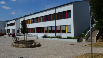An der Rusam-Grundschule sollen bald fünf Kameras installiert werden. An verschiedenen Stellen hatte die Gemeinde Sachsen bei Ansbach dort Probleme mit Vandalismus. Dem soll jetzt mit Videoüberwachung begegnet werden. (Foto: Irmeli Pohl)