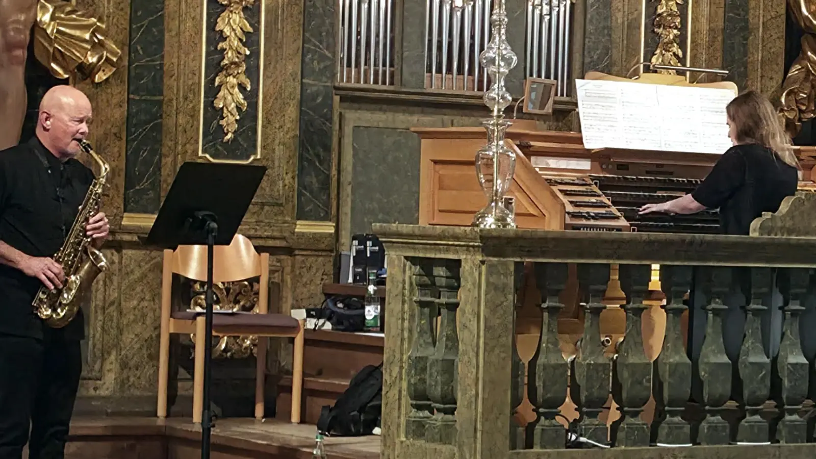 Der Saxofonist Stefan Frank und Dekanatskantorin Anne Barkowski boten ihren Gästen beim Auftaktkonzert ein breites Programm und Harmonie zweier sehr unterschiedlicher Instrumente. (Foto: Nicole Paskow)