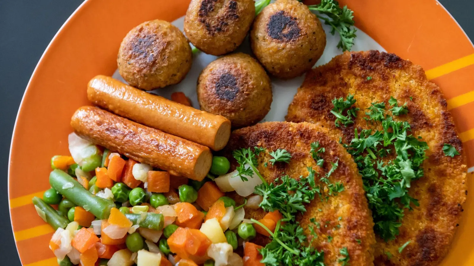 Vegetarische Ernährung ist besser für Klima und Tiere. (Foto: Silas Stein/dpa)