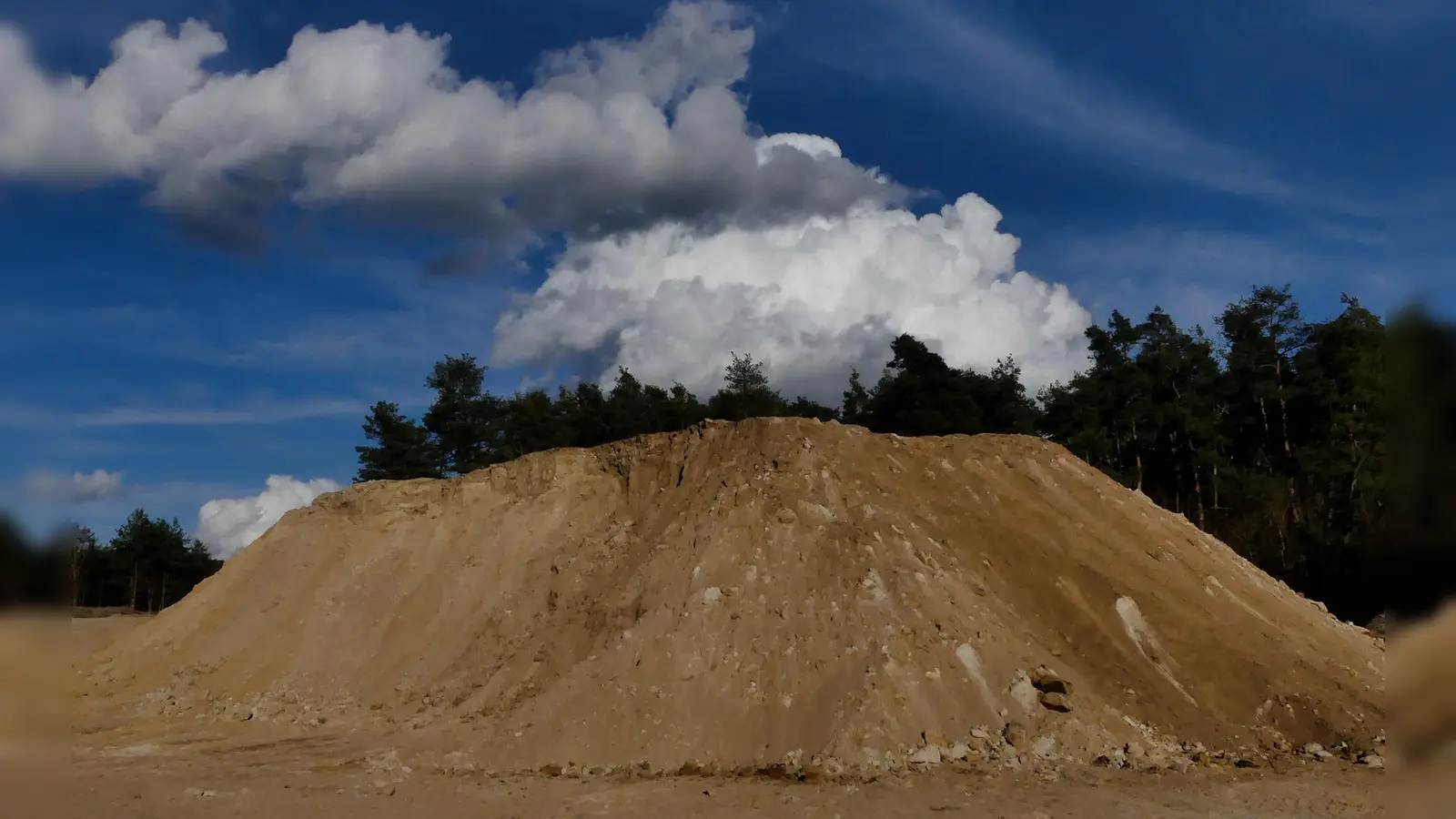 Sandvulkan - gesehen bei Wiesethbruck. (Foto: Erich Kraus)