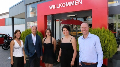 BGU-Gesellschafter Carolina Meyer, Georg Meyer, Amalia Meyer, Sabine Meyer-Borgard und BGU-Geschäftsführer Daniel Stiegler schauen optimistisch in die Zukunft des Baumarktes. (Foto: BGU)