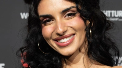 „Take Me Späti“-Moderatorin Sara Arslan sahnte beim Deutschen Podcast Award ab. (Foto: Soeren Stache/dpa)