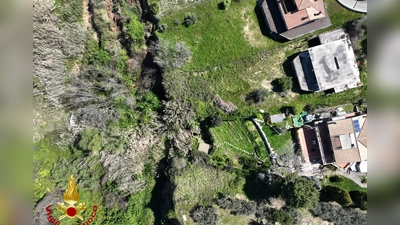 Unwetter mit heftigen Regenfällen haben die Erde Anfang der Woche in Süditalien wieder in Bewegung gesetzt. (Foto: -/Vigili Del Fuoco/dpa)