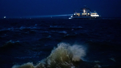 An der Nordsee kann es am verlängerten Wochenende äußerst ungemütlich werden (Archivbild). (Foto: Daniel Bockwoldt/dpa)