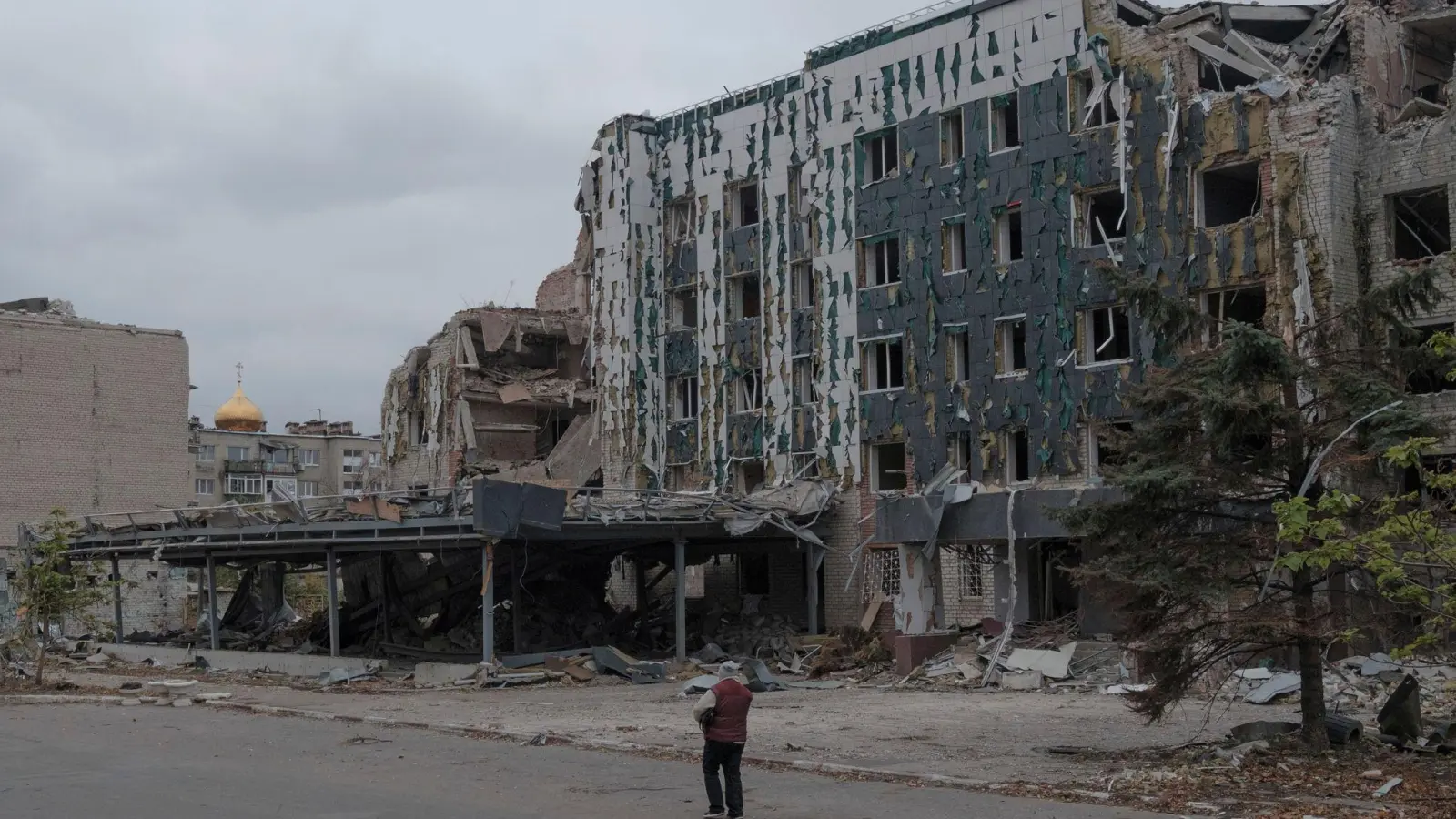 Der Kreml erklärte die stark zerstörte ostukrainische Stadt Pokrowsk für erobert. Kiew sieht das anders. (Archivbild) (Foto: George Ivanchenko/AP/dpa)