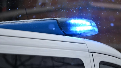 Eine Fußgängerin ist im Allgäu von einem Kleinlastwagen tödlich verletzt worden. (Symbolbild) (Foto: Markus Lenhardt/dpa)