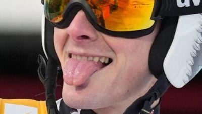 Domen Prevc fällt das Skispringen gerade leicht. (Foto: Matthias Schrader/AP/dpa)