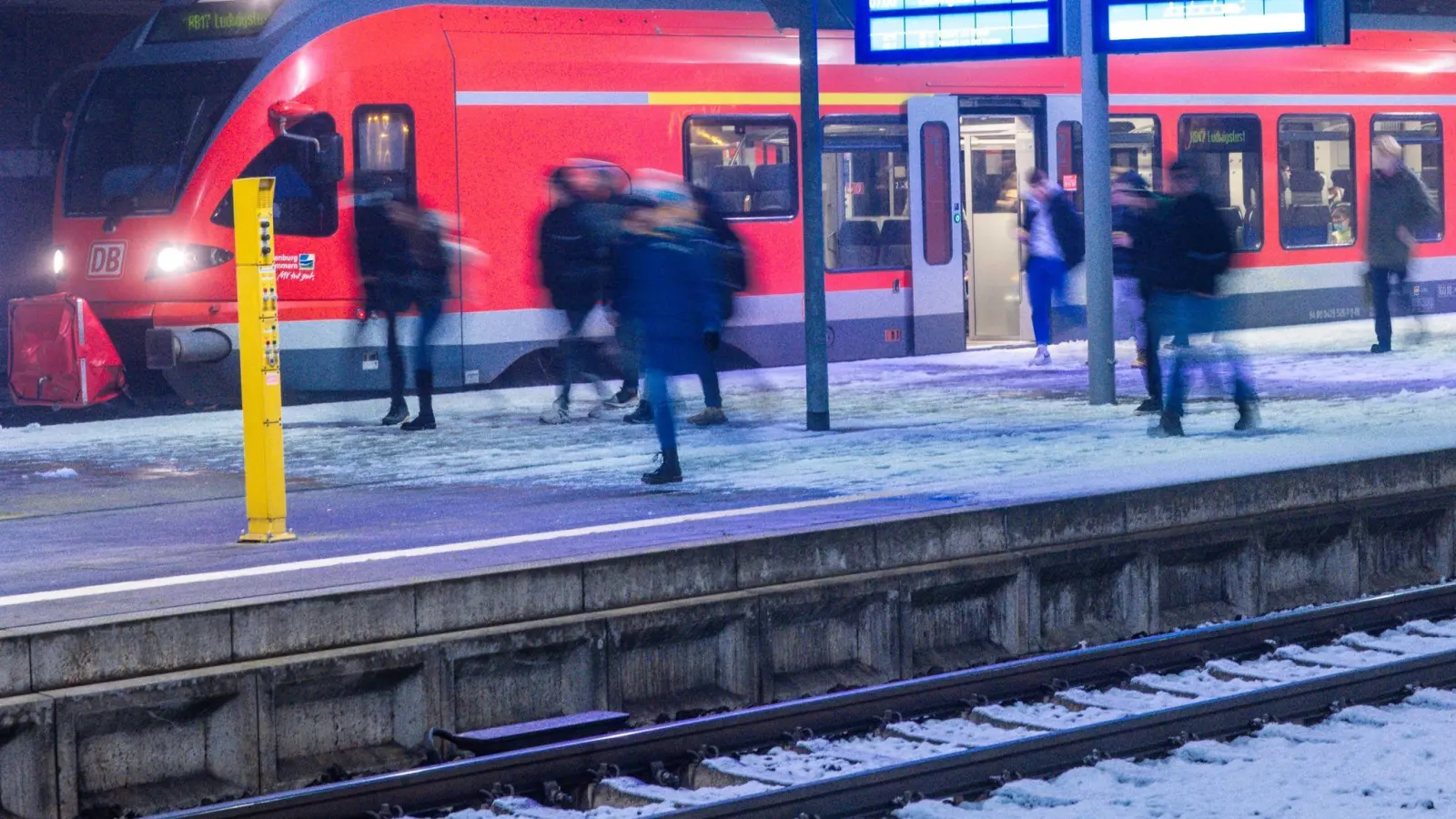 Eine Sprecherin der Bundespolizei über den Vorfall: „Ein absolutes Glück, dass sie nicht eingeklemmt wurde.“ (Symbolbild) (Foto: Jens Büttner/dpa)