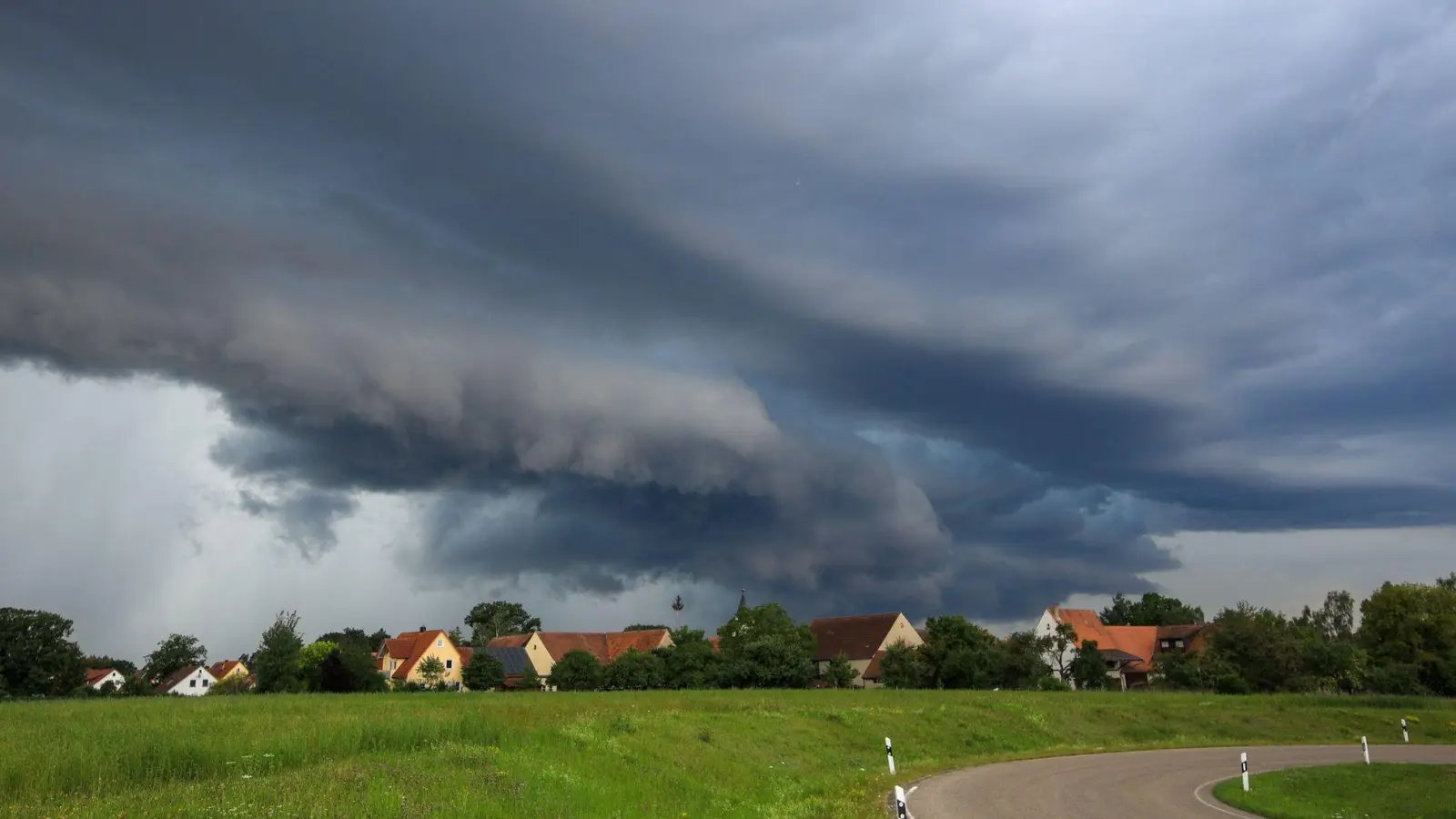 Der Donnerstag zeigt sich vorerst regnerisch, sonniges und warmes Wetter ist in Aussicht. (Archivfoto) (Foto: Alexander Wolf/onw-images/dpa)