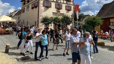 Die Krautstadt wird alle zwei Jahre zur Westernstadt. Beim besonderen Altstadtfest in Merkendorf stehen Country-Musik und Line-Dance hoch im Kurs. (Foto: Stadt Merkendorf)