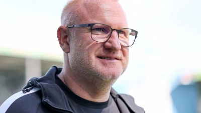 Die Fürther und Trainer Heiko Vogel freuen sich auf das Frankenderby. (Archivbild) (Foto: Daniel Löb/dpa)